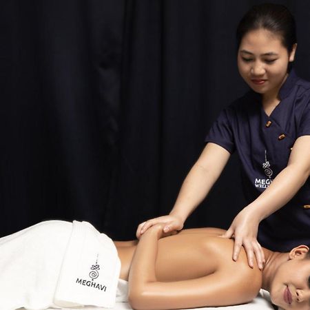 Novotel Chennai Sipcot ภายนอก รูปภาพ Thai massage