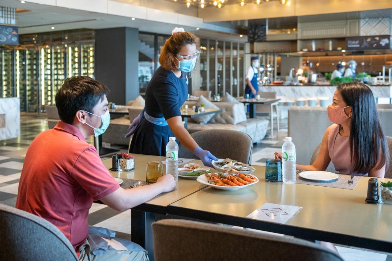 Novotel Chennai Sipcot ภายนอก รูปภาพ A restaurant in Vietnam reopening after COVID-19 lockdown