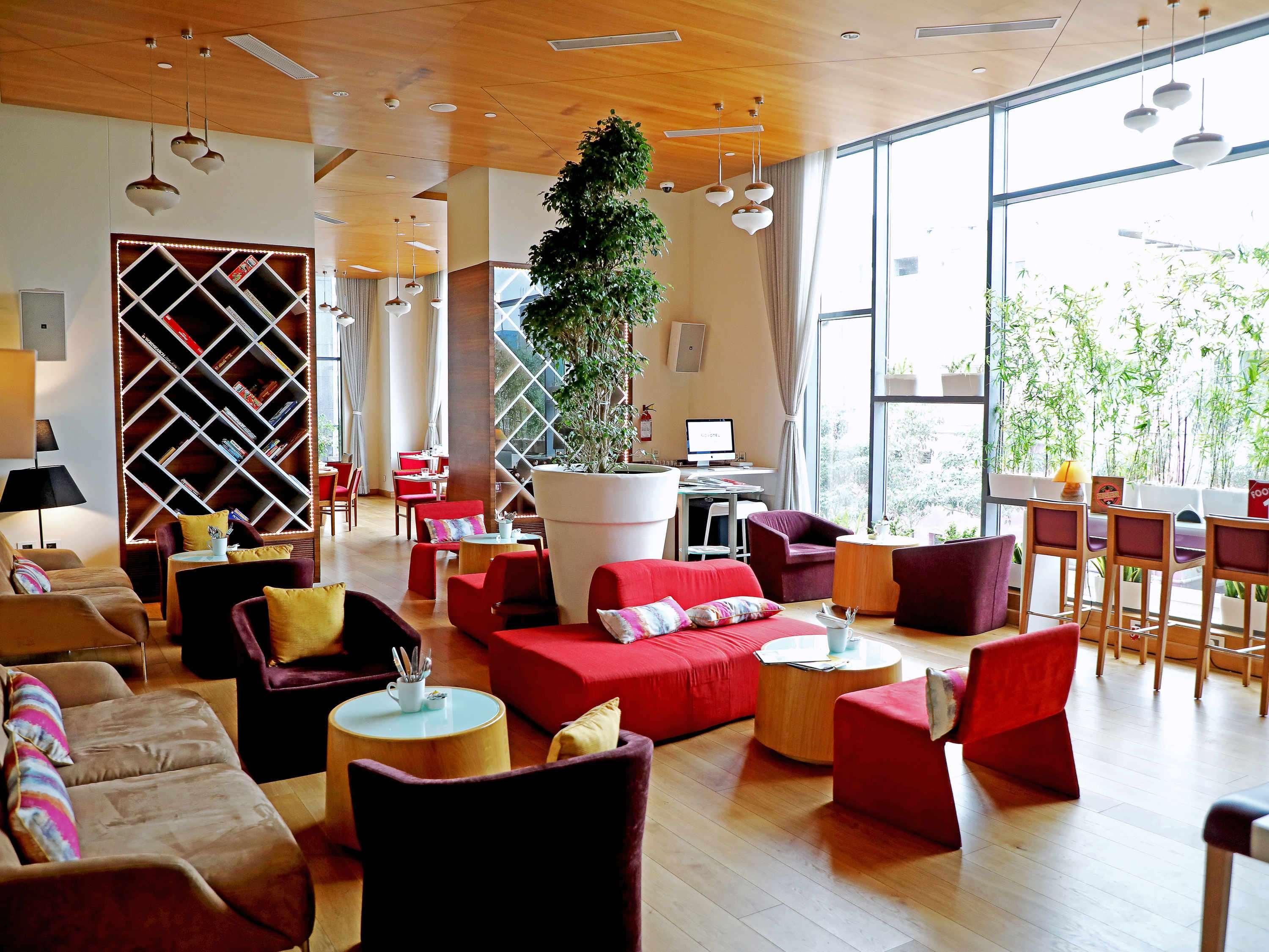 Novotel Chennai Sipcot ภายนอก รูปภาพ The lounge at the airport