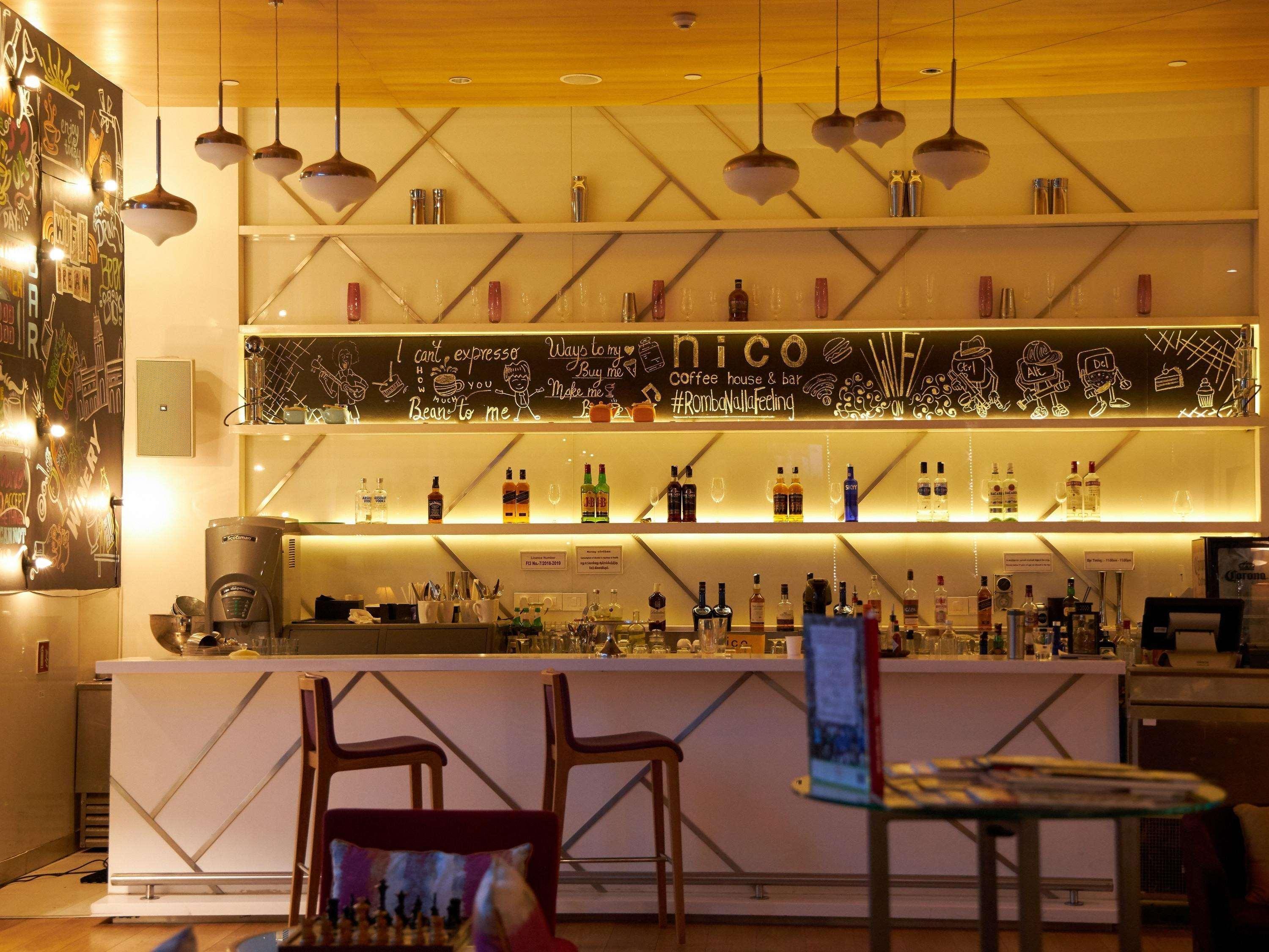 Novotel Chennai Sipcot ภายนอก รูปภาพ The bar at the 1900 restaurant