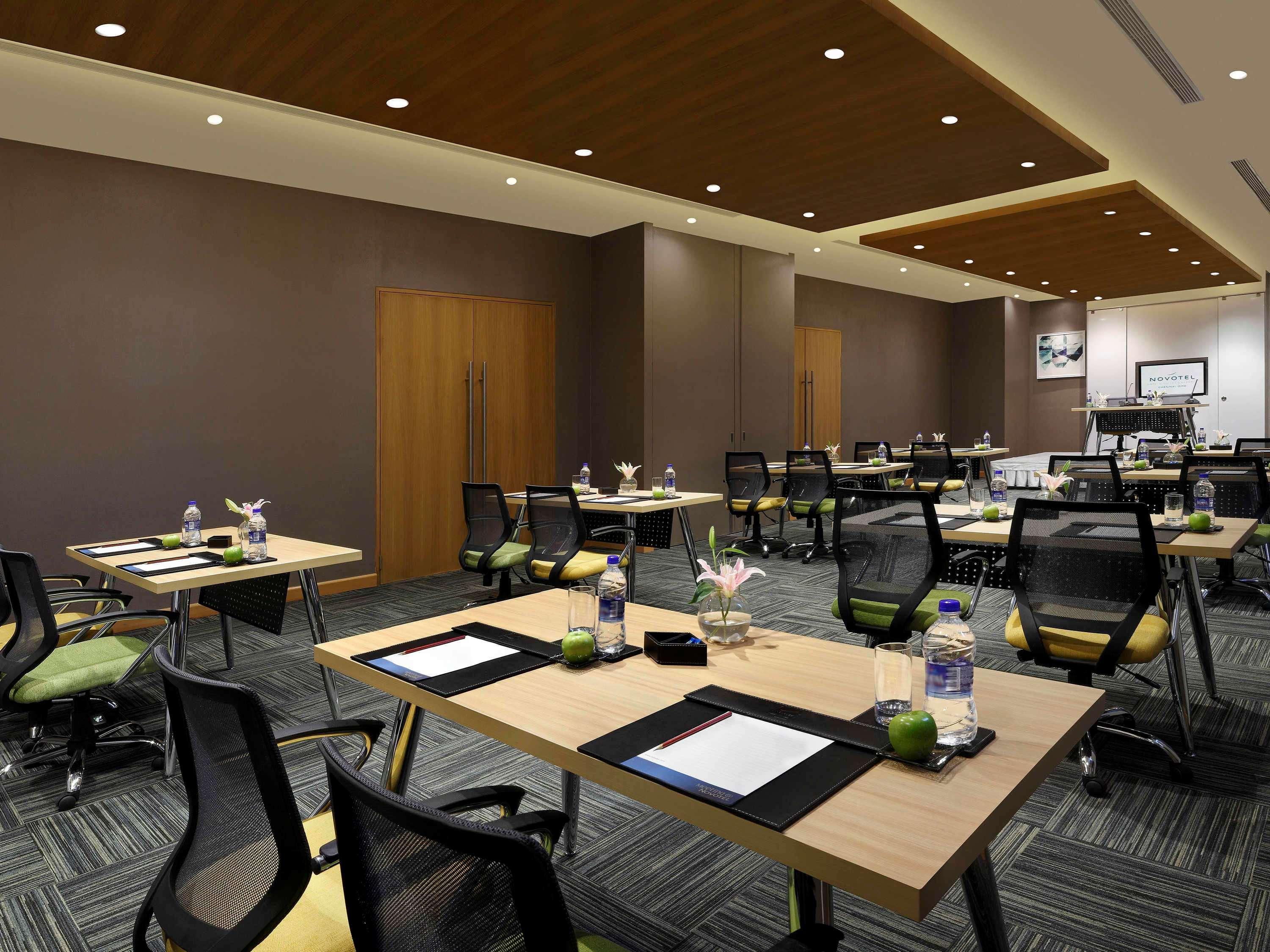 Novotel Chennai Sipcot ภายนอก รูปภาพ Meeting room
