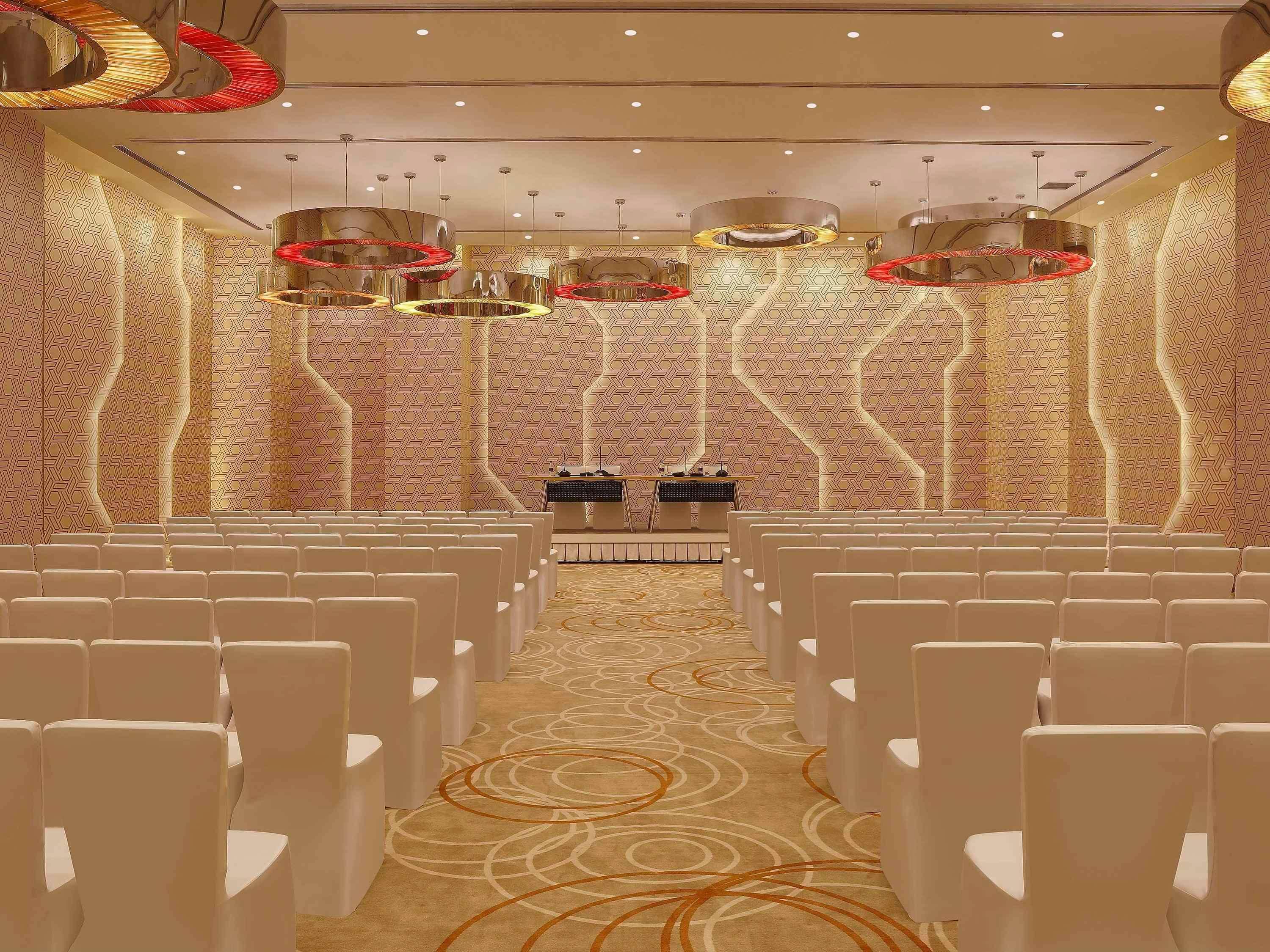 Novotel Chennai Sipcot ภายนอก รูปภาพ The interior of the new church
