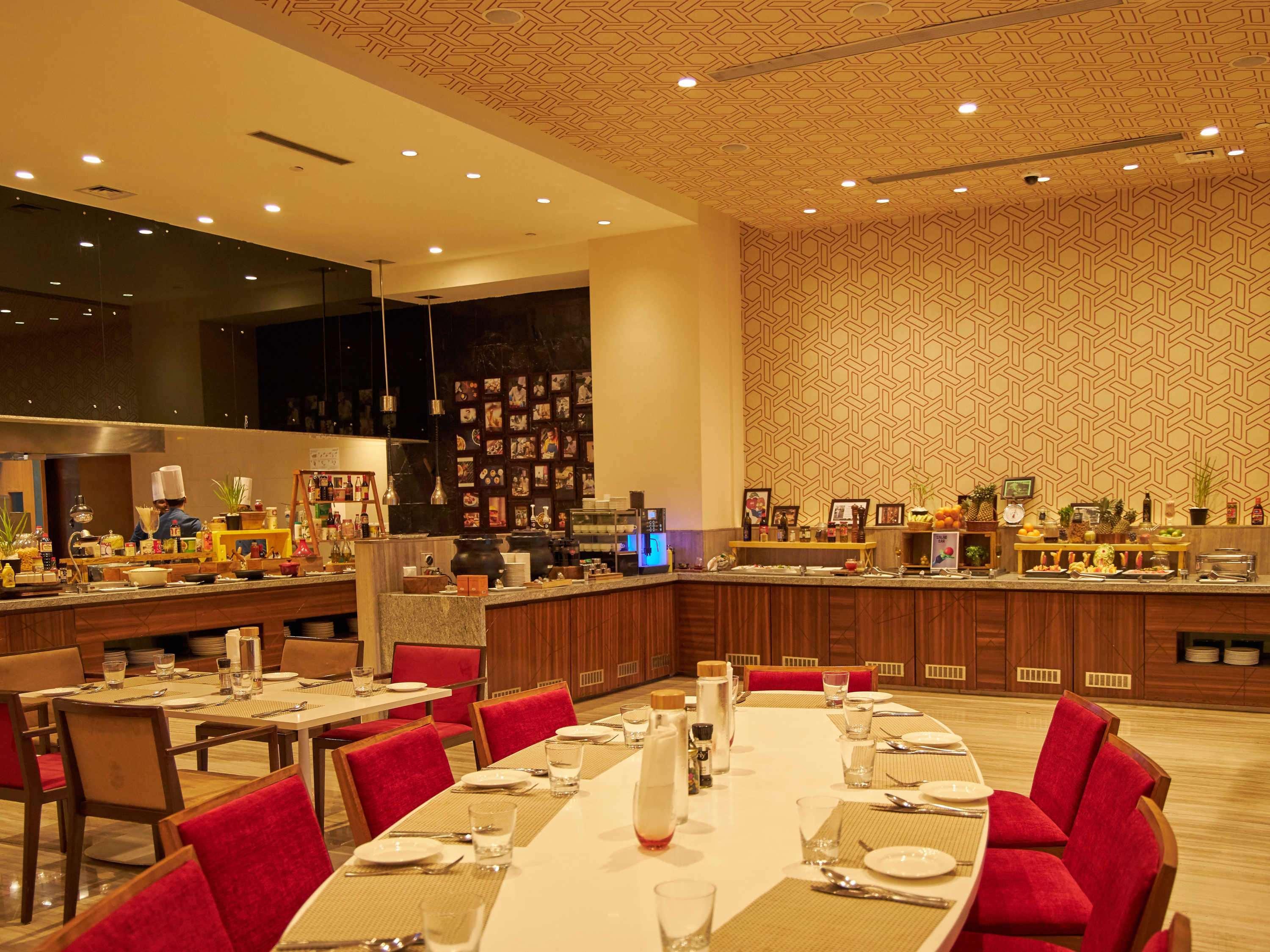 Novotel Chennai Sipcot ภายนอก รูปภาพ The buffet at the hotel