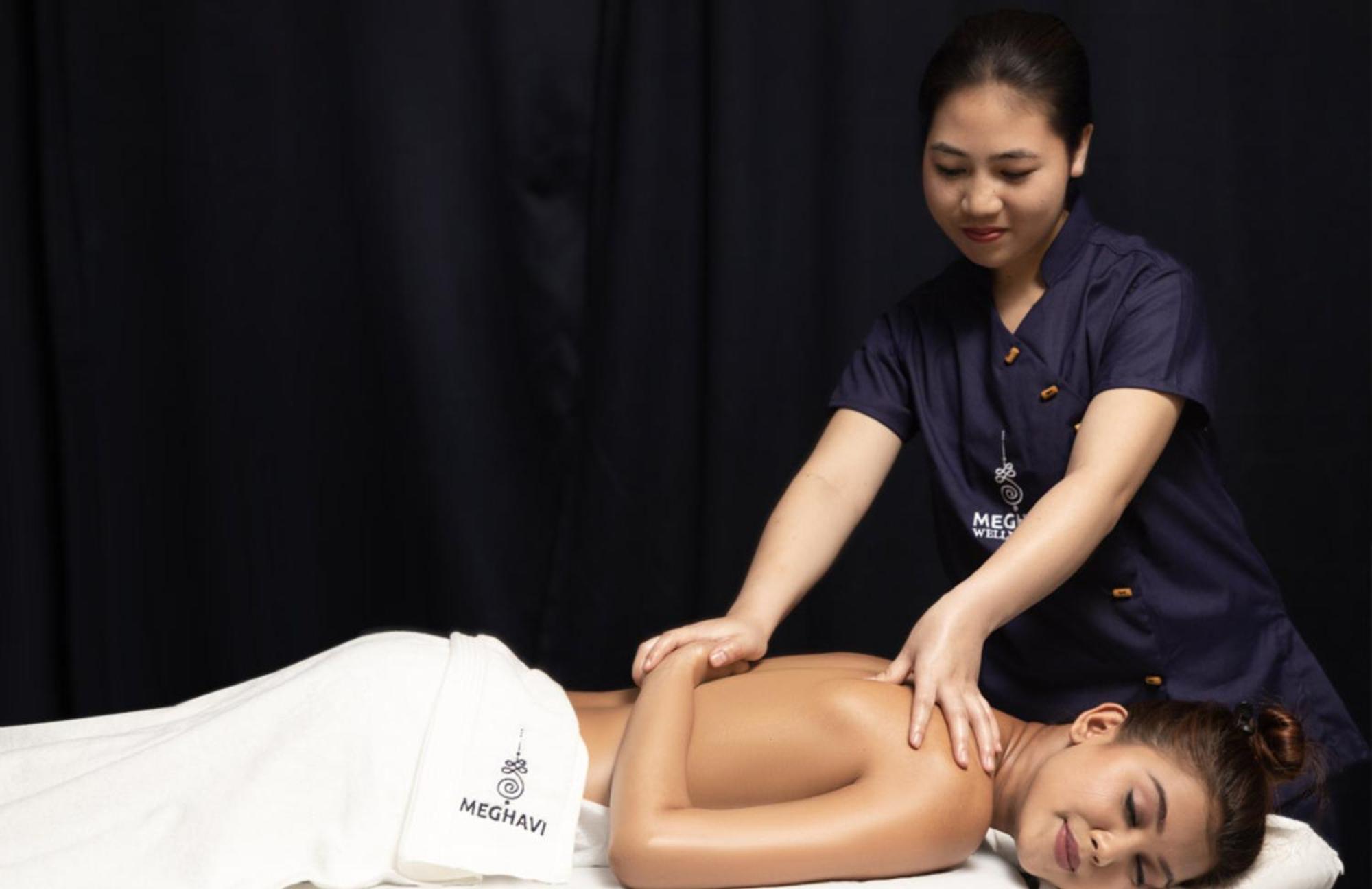 Novotel Chennai Sipcot ภายนอก รูปภาพ Thai massage
