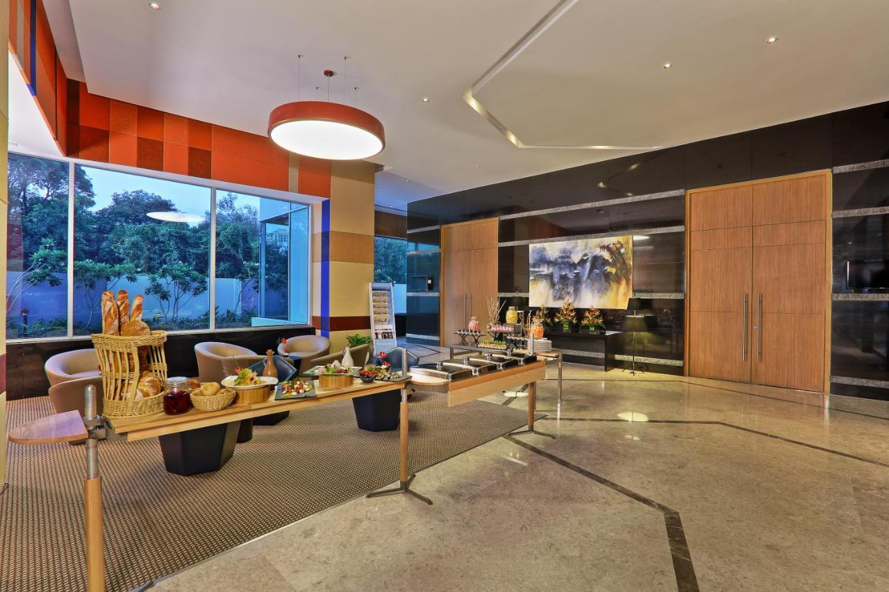 Novotel Chennai Sipcot ภายนอก รูปภาพ The lobby