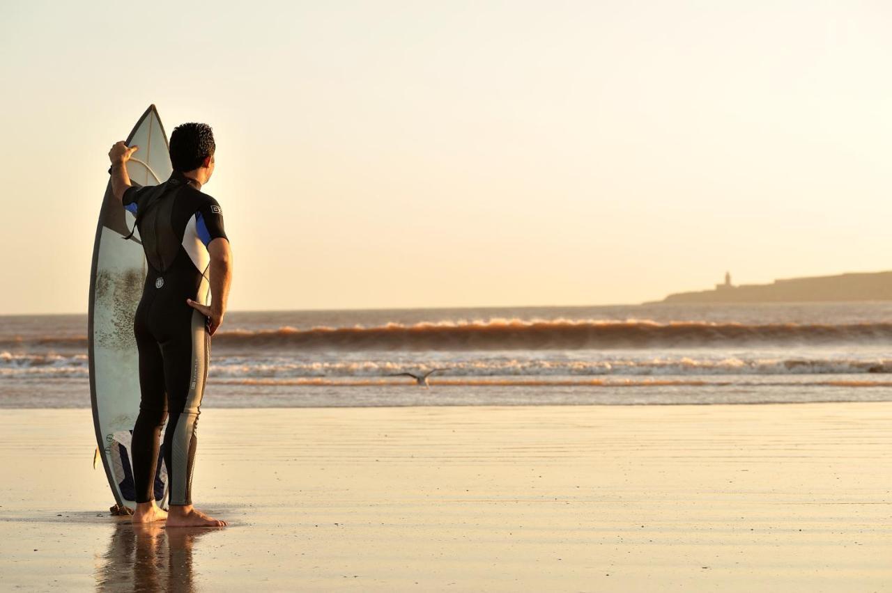 Novotel Chennai Sipcot ภายนอก รูปภาพ Surfer at the beach