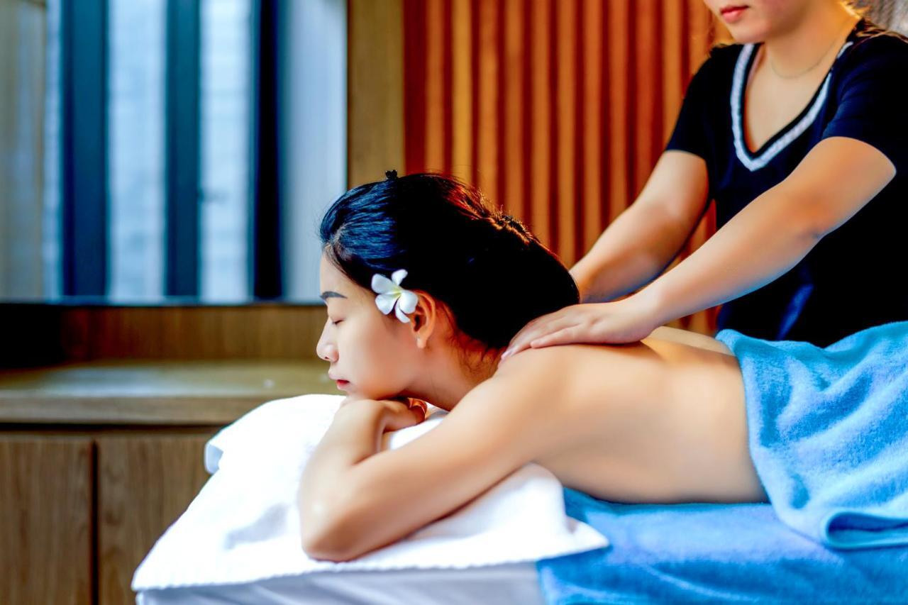 Novotel Chennai Sipcot ภายนอก รูปภาพ Thai massage